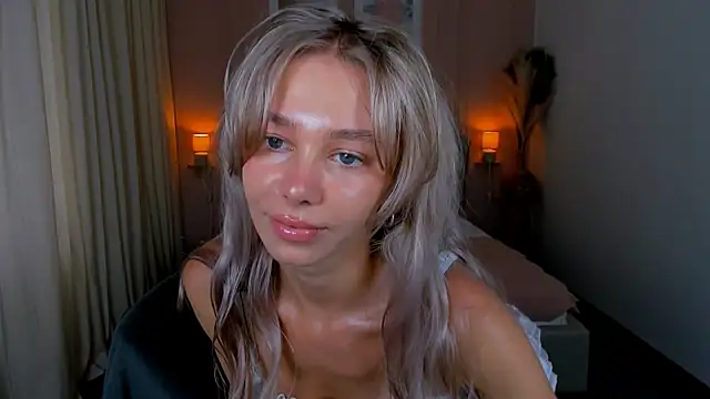 Snapshot of LuluAlis chatting on 05/18/26, 01:28 LuluAlis online show from 05/18/26, 01:28