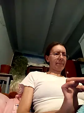 Snapshot of Tania9876 chatting on 04/17/26, 06:22 Tania9876 online show from 04/17/26, 06:22