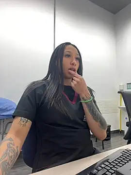 Snapshot of mina_harker chatting on 04/18/26, 12:31 mina harker online show from 04/18/26, 12:31