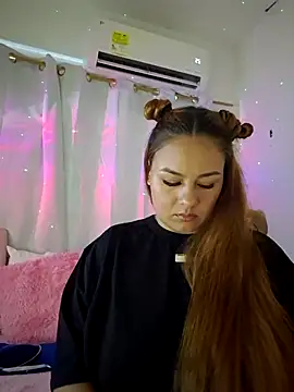 Snapshot of Foxylisaflores chatting on 08/06/26, 05:37 Foxylisaflores online show from 08/06/26, 05:37