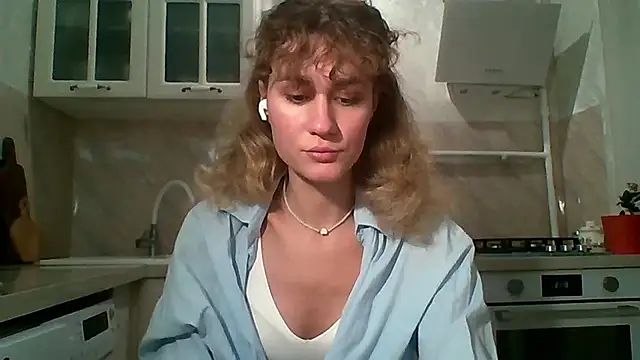 Snapshot of ElenoreHolguin chatting on 03/13/26, 06:14 ElenoreHolguin online show from 03/13/26, 06:14