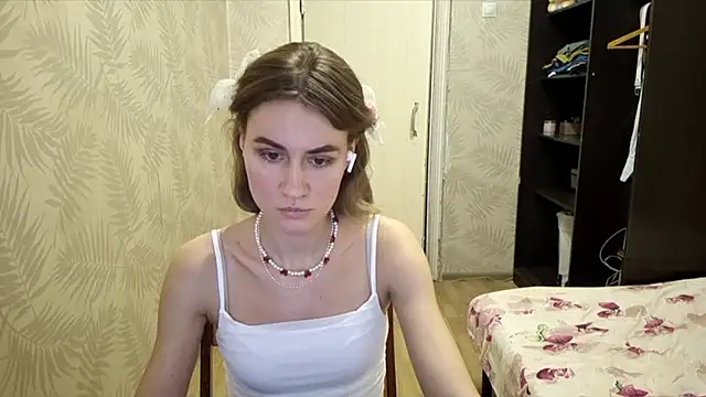 Snapshot of ElenoreHolguin chatting on 04/04/26, 02:47 ElenoreHolguin online show from 04/04/26, 02:47