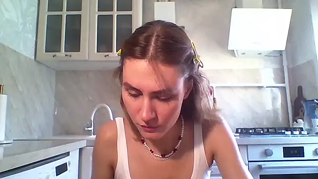 Snapshot of ElenoreHolguin chatting on 04/15/26, 09:16 ElenoreHolguin online show from 04/15/26, 09:16