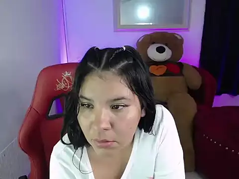 Snapshot of Shopie_hard_m chatting on 03/15/26, 04:02 Shopie hard m online show from 03/15/26, 04:02