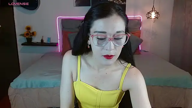 Snapshot of Mylu_xx chatting on 04/06/26, 01:23 Mylu xx online show from 04/06/26, 01:23