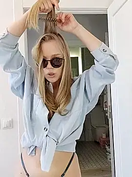 Snapshot of LittleForestELF2 chatting on 03/13/26, 12:23 LittleForestELF2 online show from 03/13/26, 12:23