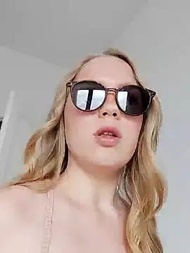 Snapshot of LittleForestELF2 chatting on 03/28/26, 09:20 LittleForestELF2 online show from 03/28/26, 09:20