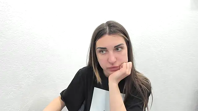 Snapshot of summmmersky1 chatting on 03/13/26, 04:35 summmmersky1 online show from 03/13/26, 04:35