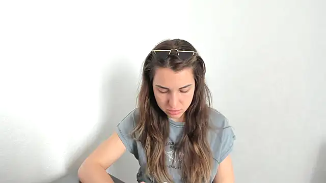 Snapshot of summmmersky1 chatting on 04/08/26, 08:47 summmmersky1 online show from 04/08/26, 08:47