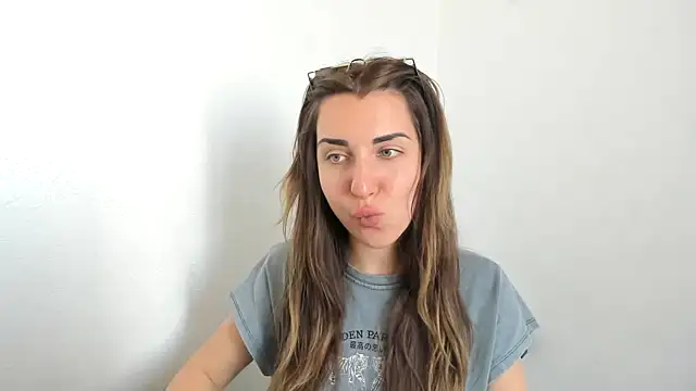 Snapshot of summmmersky1 chatting on 04/11/26, 01:37 summmmersky1 online show from 04/11/26, 01:37