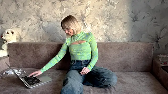 Snapshot of RebbecaBabe chatting on 03/14/26, 03:50 RebbecaBabe online show from 03/14/26, 03:50