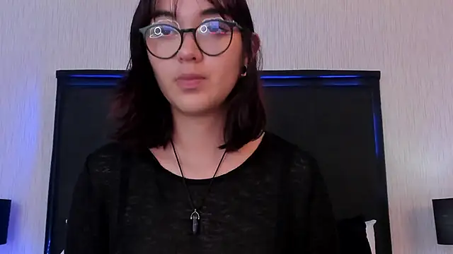 Snapshot of LilithBluum chatting on 03/27/26, 11:32 LilithBluum online show from 03/27/26, 11:32