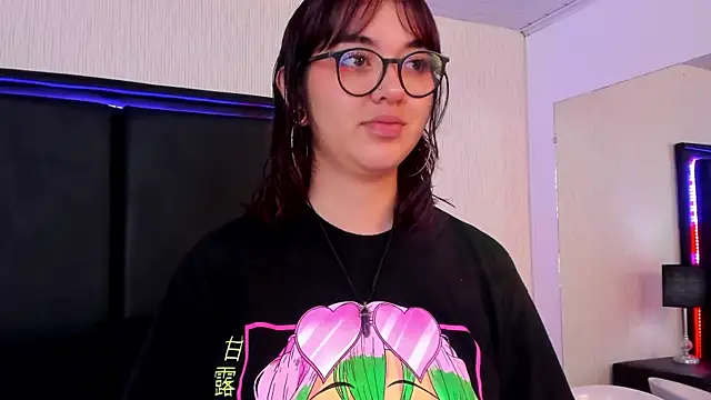 Snapshot of LilithBluum chatting on 03/28/26, 11:21 LilithBluum online show from 03/28/26, 11:21