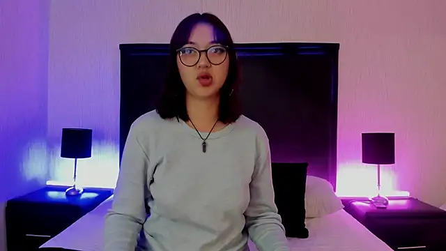 Snapshot of LilithBluum chatting on 04/04/26, 11:51 LilithBluum online show from 04/04/26, 11:51