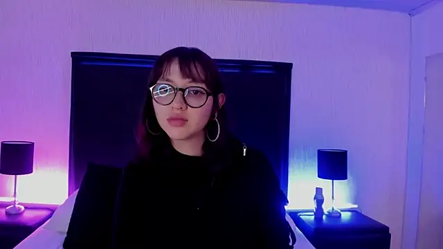 Snapshot of LilithBluum chatting on 04/19/26, 04:06 LilithBluum online show from 04/19/26, 04:06