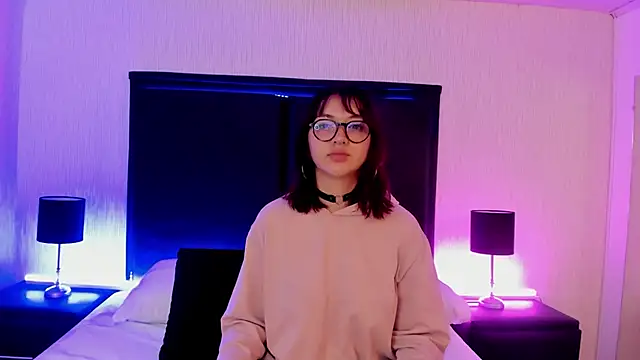 Snapshot of LilithBluum chatting on 04/21/26, 11:16 LilithBluum online show from 04/21/26, 11:16