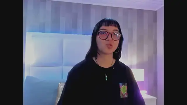 Snapshot of LilithBluum chatting on 07/28/26, 01:54 LilithBluum online show from 07/28/26, 01:54