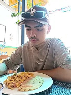 Snapshot of NicoKinggs_ chatting on 04/18/26, 03:49 NicoKinggs online show from 04/18/26, 03:49