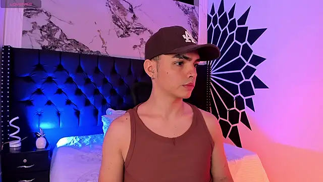 Snapshot of NicoKinggs_ chatting on 04/27/26, 11:52 NicoKinggs online show from 04/27/26, 11:52