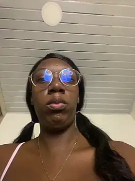 Snapshot of GaiaFiore chatting on 04/18/26, 10:30 GaiaFiore online show from 04/18/26, 10:30