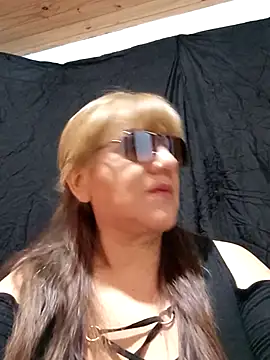 Snapshot of luanacurvy chatting on 04/22/26, 09:49 luanacurvy online show from 04/22/26, 09:49