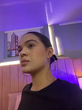 Snapshot of Bella-Ferrer chatting on 03/18/26, 06:11 Bella-Ferrer online show from 03/18/26, 06:11