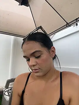 Snapshot of Bella-Ferrer chatting on 03/19/26, 06:12 Bella-Ferrer online show from 03/19/26, 06:12