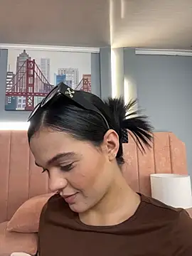 Snapshot of Bella-Ferrer chatting on 03/28/26, 06:29 Bella-Ferrer online show from 03/28/26, 06:29