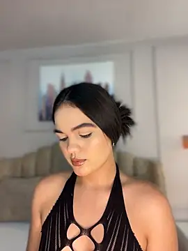 Snapshot of Bella-Ferrer chatting on 04/15/26, 07:58 Bella-Ferrer online show from 04/15/26, 07:58