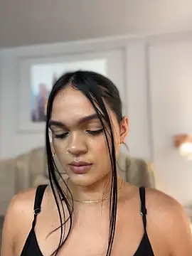 Snapshot of Bella-Ferrer chatting on 04/21/26, 06:34 Bella-Ferrer online show from 04/21/26, 06:34