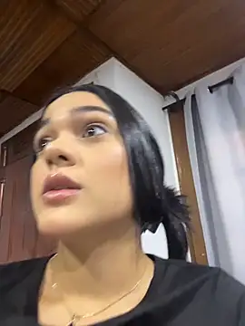 Snapshot of Bella-Ferrer chatting on 04/23/26, 06:32 Bella-Ferrer online show from 04/23/26, 06:32