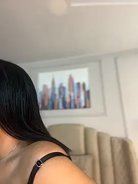 Snapshot of Bella-Ferrer chatting on 04/25/26, 06:27 Bella-Ferrer online show from 04/25/26, 06:27