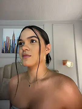 Snapshot of Bella-Ferrer chatting on 04/28/26, 06:24 Bella-Ferrer online show from 04/28/26, 06:24