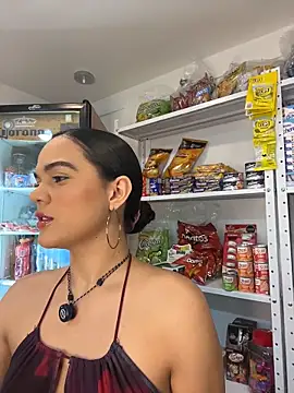 Snapshot of Bella-Ferrer chatting on 06/19/26, 06:23 Bella-Ferrer online show from 06/19/26, 06:23