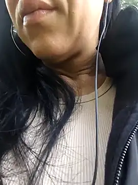 Snapshot of Camillemonroe_ chatting on 04/21/26, 11:38 Camillemonroe online show from 04/21/26, 11:38