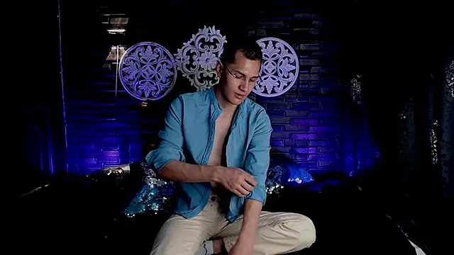 Snapshot of MilanDavid1 chatting on 03/19/26, 05:17 MilanDavid1 online show from 03/19/26, 05:17