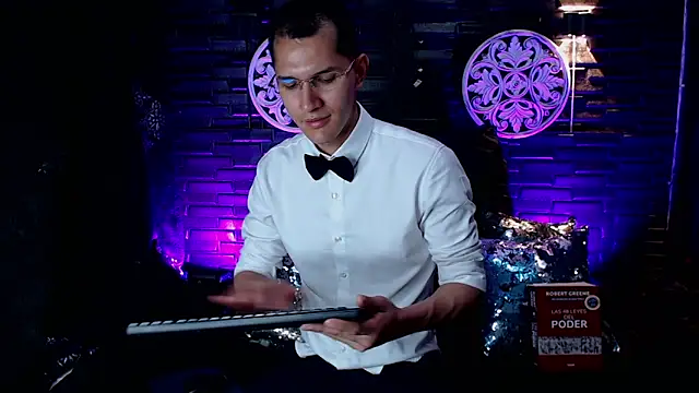 Snapshot of MilanDavid1 chatting on 03/24/26, 06:13 MilanDavid1 online show from 03/24/26, 06:13