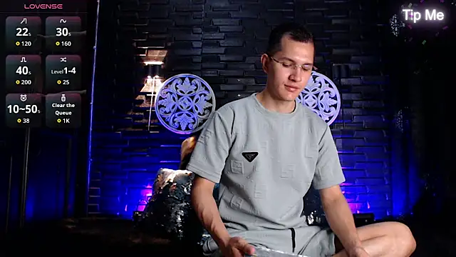 Snapshot of MilanDavid1 chatting on 04/15/26, 04:25 MilanDavid1 online show from 04/15/26, 04:25