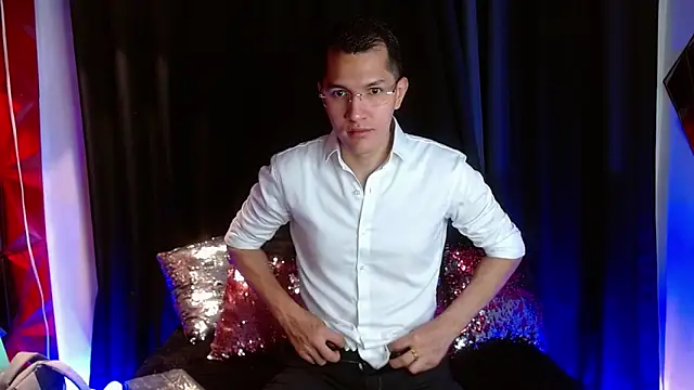 Snapshot of MilanDavid1 chatting on 04/18/26, 05:17 MilanDavid1 online show from 04/18/26, 05:17