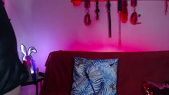 Snapshot of RedWidowCol chatting on 04/08/26, 09:59 RedWidowCol online show from 04/08/26, 09:59