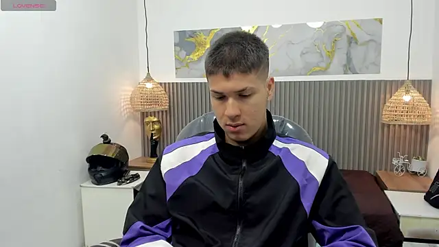 AlessandroFranco online show from 04/23/26, 01:24
