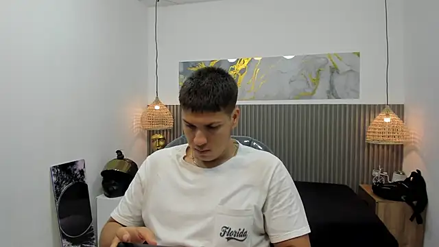 Snapshot of AlessandroFranco chatting on 05/15/26, 01:40 AlessandroFranco online show from 05/15/26, 01:40