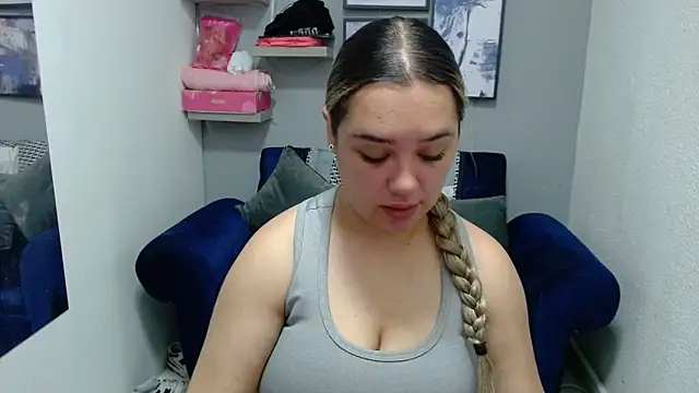 Snapshot of veronicaparkersex chatting on 04/13/26, 12:21 veronicaparkersex online show from 04/13/26, 12:21