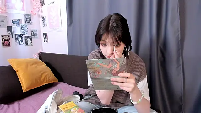 Snapshot of LeannKindla chatting on 04/23/26, 08:46 LeannKindla online show from 04/23/26, 08:46