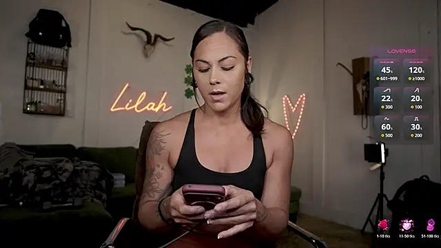 Snapshot of Lilah_Fit chatting on 04/24/26, 10:34 Lilah Fit online show from 04/24/26, 10:34