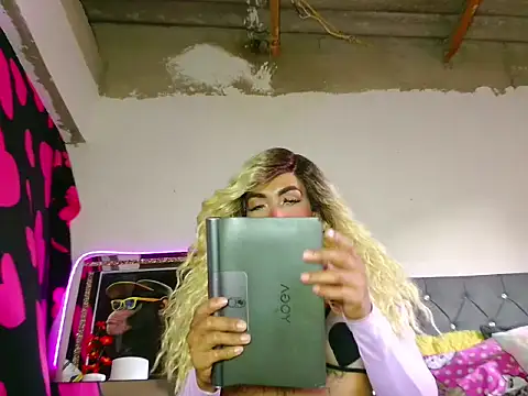 Snapshot of candy_aass chatting on 03/27/26, 09:47 candy aass online show from 03/27/26, 09:47