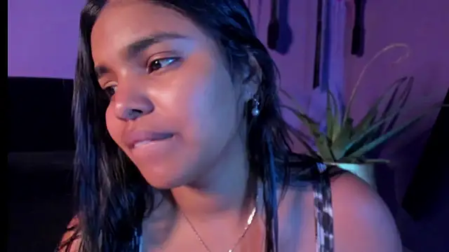 Snapshot of ZoeyMonroe_ chatting on 03/25/26, 04:18 ZoeyMonroe online show from 03/25/26, 04:18