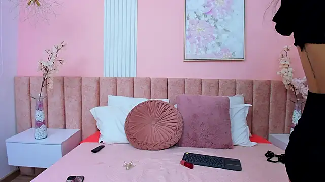 Snapshot of Skarlet_Kiss chatting on 03/23/26, 07:07 Skarlet Kiss online show from 03/23/26, 07:07