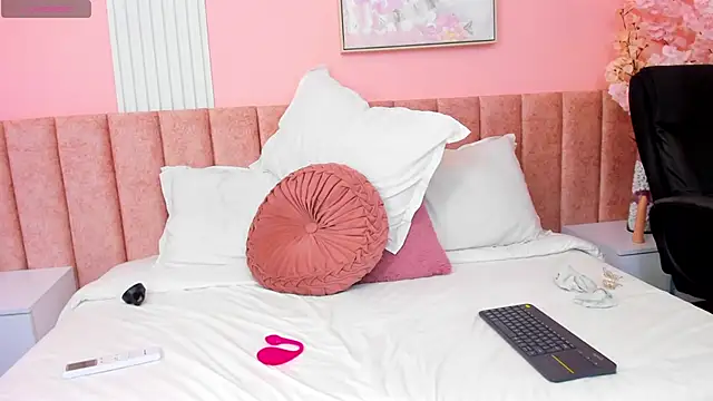 Snapshot of Skarlet_Kiss chatting on 04/16/26, 09:39 Skarlet Kiss online show from 04/16/26, 09:39