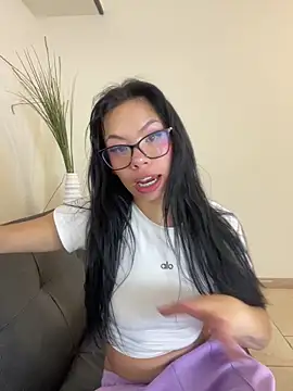 Snapshot of Queen_Chanel_XXX chatting on 03/20/26, 06:02 Queen Chanel XXX online show from 03/20/26, 06:02